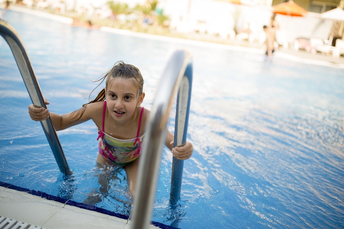 Imagen de la piscina del Hotel Mirage World. Foto 18