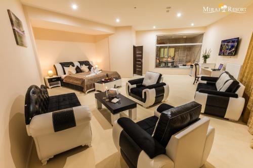 Imagen de la habitación del Hotel Miraj Resort. Foto 7
