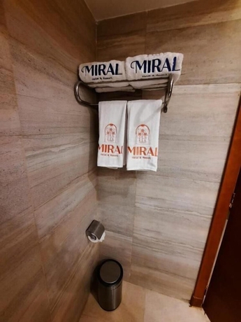 Imagen de la habitación del Hotel Miral, Ataqah. Foto 14