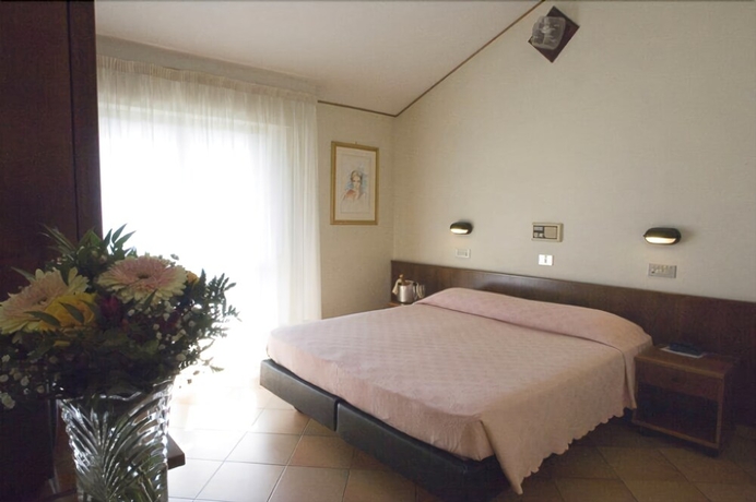 Imagen de la habitación del Hotel Miralaghi. Foto 4