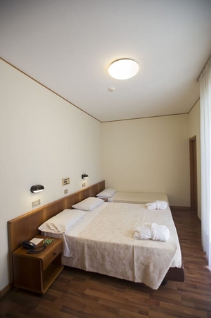 Imagen de la habitación del Hotel Miralaghi. Foto 6