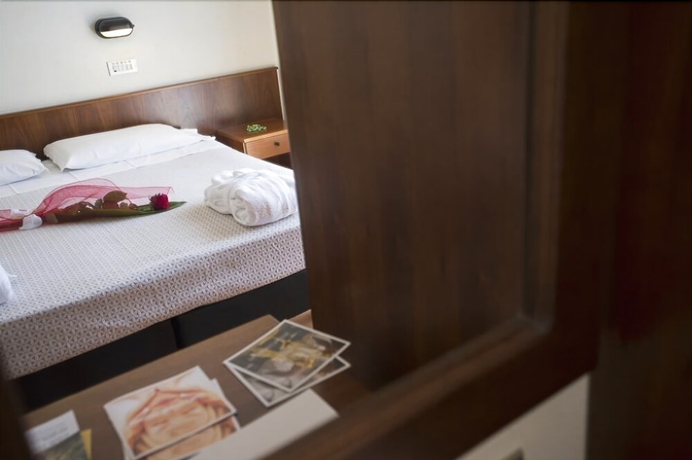 Imagen de la habitación del Hotel Miralaghi. Foto 7