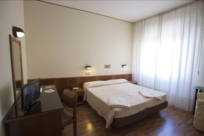 Imagen de la habitación del Hotel Miralaghi. Foto 10