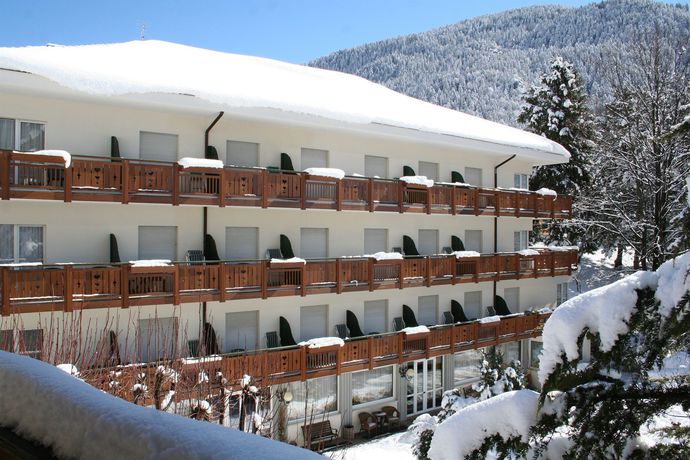 Imagen de los exteriores del Hotel Miralago, Molveno. Foto 14