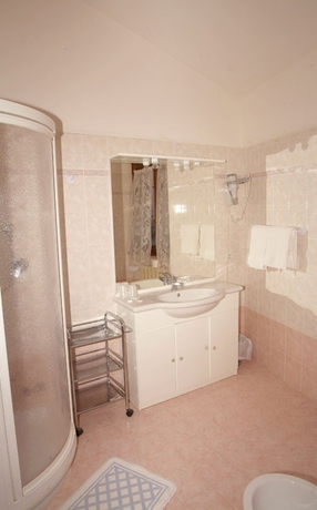 Imagen de la habitación del Hotel Miralago, Tremosine sul Garda. Foto 16
