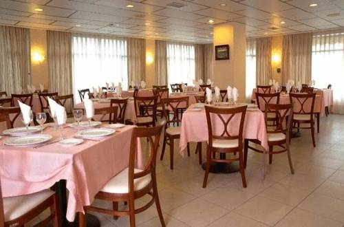 Imagen del bar/restaurante del Hotel Miralcampo. Foto 2