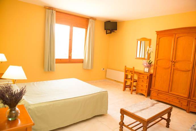 Imagen de la habitación del Hotel Miralles. Foto 16