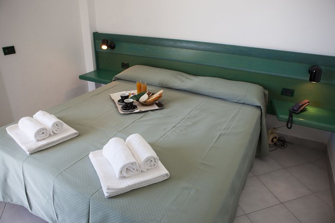 Imagen de la habitación del Hotel Miralonga. Foto 8