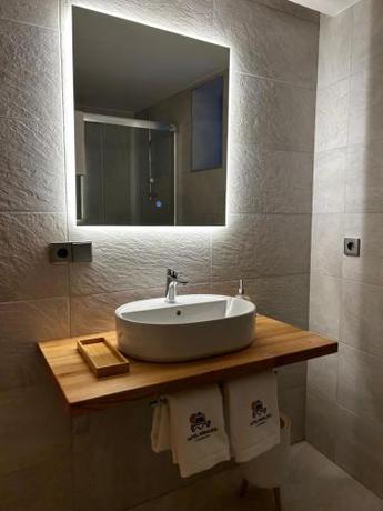 Imagen de la habitación del Hotel Miralrio Cacabelos. Foto 2
