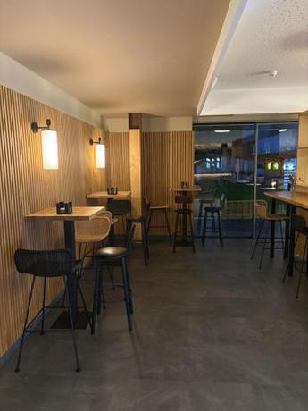 Imagen de los interiores del Hotel Miralrio Cacabelos. Foto 8