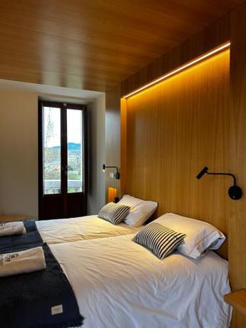 Imagen de la habitación del Hotel Miralrio Cacabelos. Foto 4