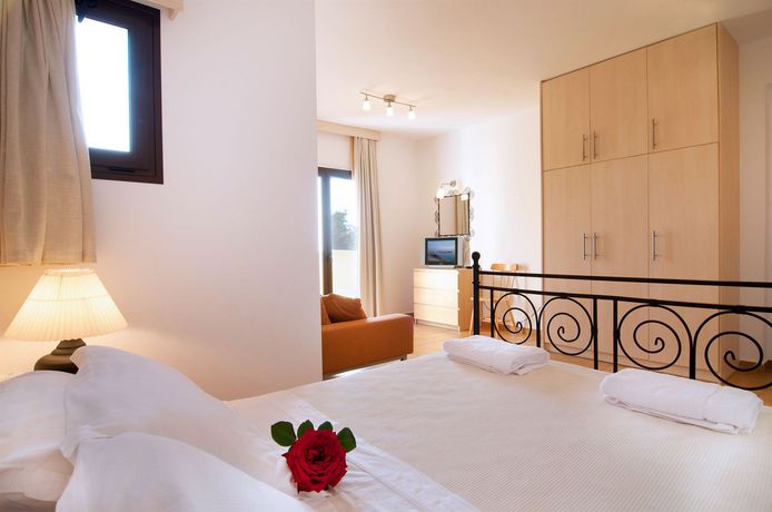 Imagen de los exteriores del Hotel Miraluna. Foto 12