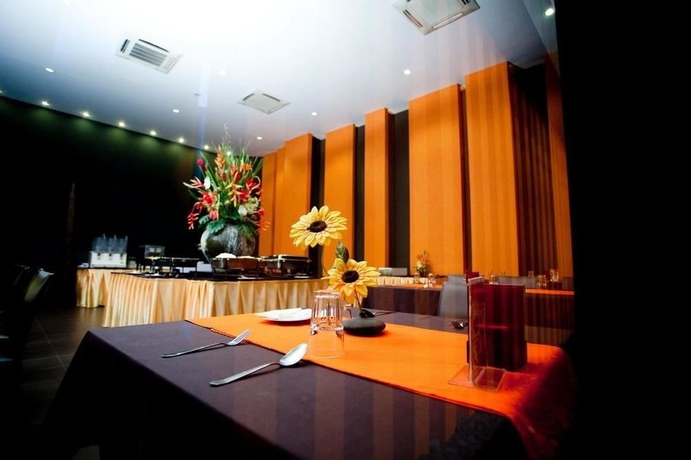 Imagen del bar/restaurante del Hotel Miramar Bangkok. Foto 1