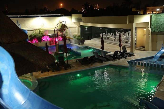 Imagen de la piscina del Hotel Miramar Inn. Foto 15