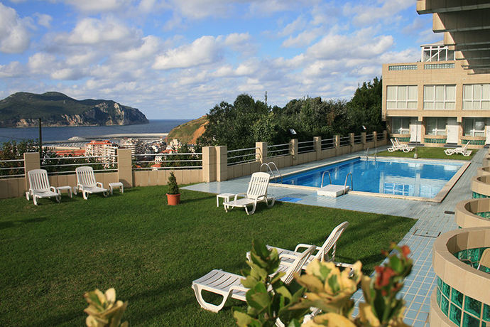 Imagen de la piscina del Hotel Miramar, Laredo. Foto 9