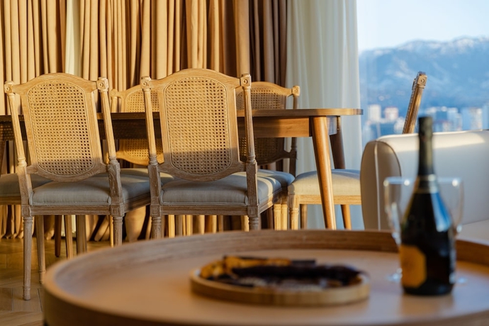 Imagen de la habitación del Hotel Miramar Luxury Residences. Foto 9
