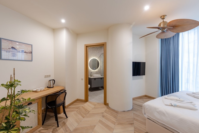 Imagen de la habitación del Hotel Miramar Luxury Residences. Foto 13