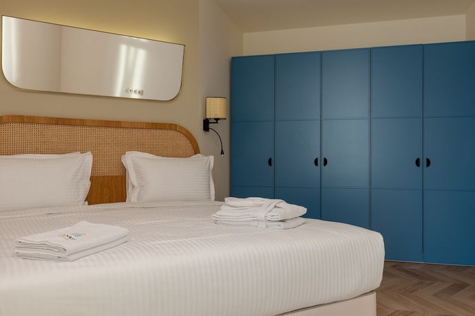 Imagen de la habitación del Hotel Miramar Luxury Residences. Foto 17