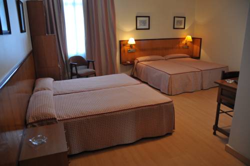 Imagen de la habitación del Hotel Miramar, Nigr&aacute;n. Foto 2