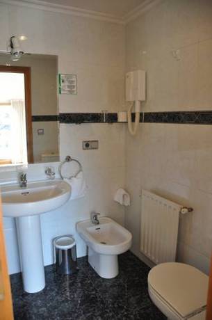 Imagen de la habitación del Hotel Miramar, Nigr&aacute;n. Foto 4