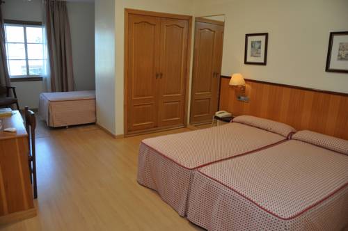 Imagen de la habitación del Hotel Miramar, Nigr&aacute;n. Foto 5