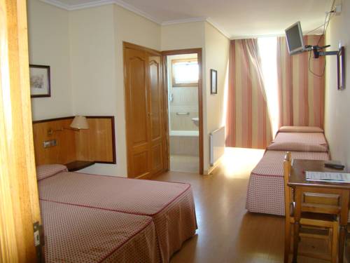 Imagen de la habitación del Hotel Miramar, Nigr&aacute;n. Foto 6