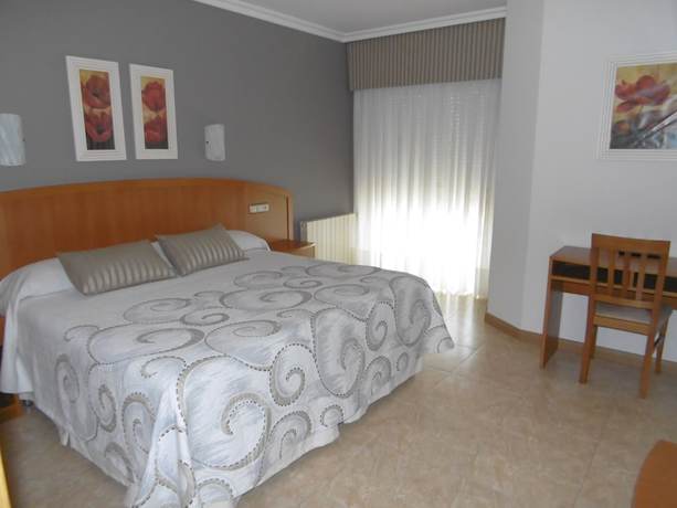 Imagen de la habitación del Hotel Miramar, Noalla. Foto 4