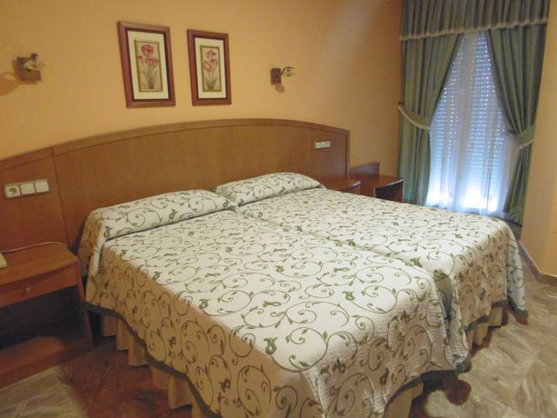 Imagen de la habitación del Hotel Miramar, Noalla. Foto 7