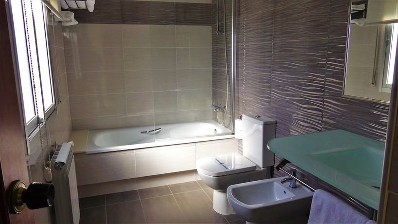 Imagen de la habitación del Hotel Miramar, Noalla. Foto 8