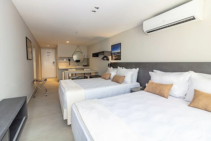 Imagen de la habitación del Hotel Miramar Qualit&egrave; Studio Praia. Foto 19