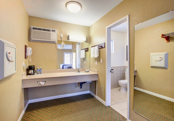 Imagen de la habitación del Hotel Miramar, San Clemente. Foto 5