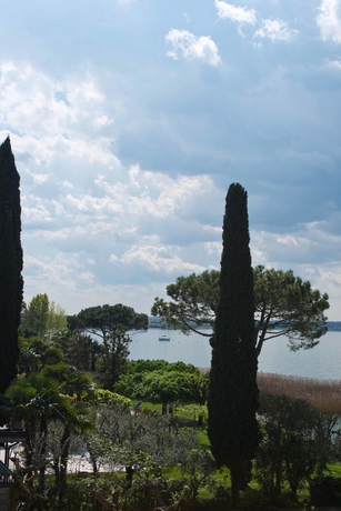 Imagen de los exteriores del Hotel Miramar, Sirmione. Foto 8
