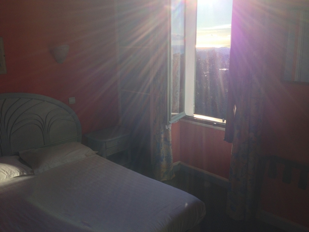 Imagen de la habitación del Hotel Miramar, VENCE. Foto 6