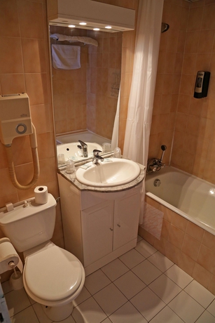 Imagen de la habitación del Hotel Miramar, lA CIOTAT. Foto 11