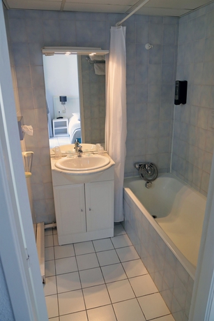 Imagen de la habitación del Hotel Miramar, lA CIOTAT. Foto 12