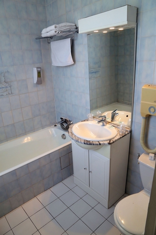 Imagen de la habitación del Hotel Miramar, lA CIOTAT. Foto 14