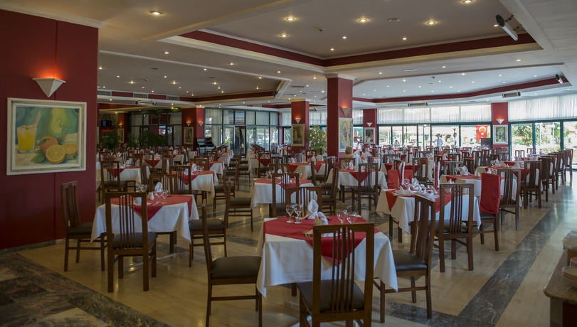 Imagen del bar/restaurante del Hotel Miramare Beach. Foto 6