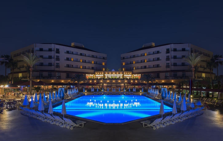 Imagen de la piscina del Hotel Miramare Beach. Foto 16