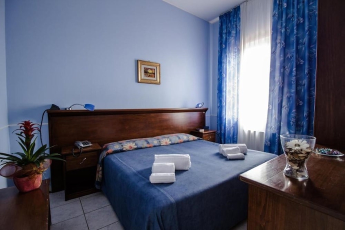 Imagen de la habitación del Hotel Miramare, Catania. Foto 6
