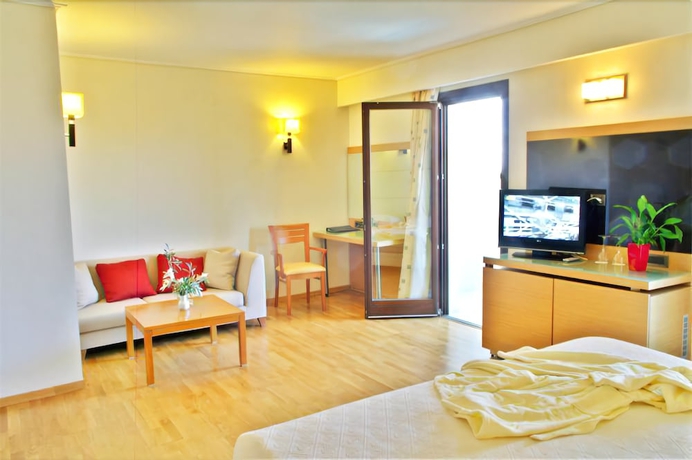 Imagen de la habitación del Hotel Miramare Eretria. Foto 7