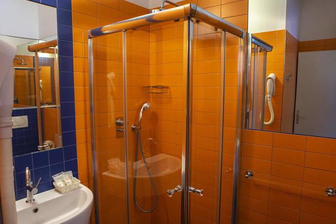 Imagen de la habitación del Hotel Miramare Et De La Ville. Foto 8