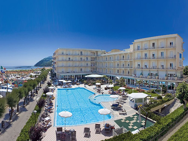 Imagen de los exteriores del Hotel Miramare, Gabicce Mare. Foto 11