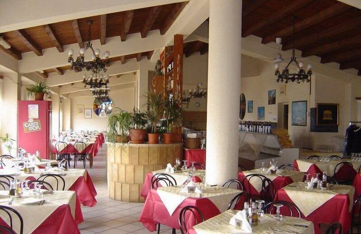 Imagen del bar/restaurante del Hotel Miramare Garzia. Foto 2