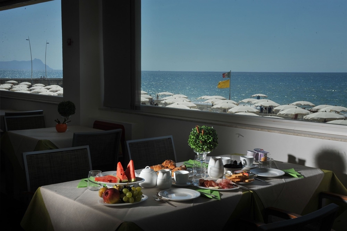 Imagen del bar/restaurante del Hotel Miramare, Latina. Foto 4