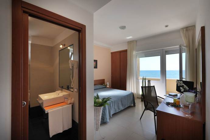 Imagen general del Hotel Miramare, Latina. Foto 2