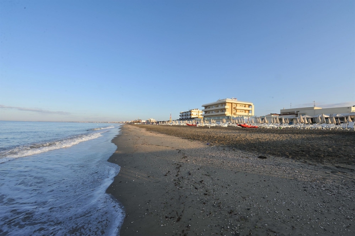 Imagen de los exteriores del Hotel Miramare, Latina. Foto 12