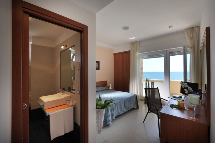 Imagen de la habitación del Hotel Miramare, Latina. Foto 8