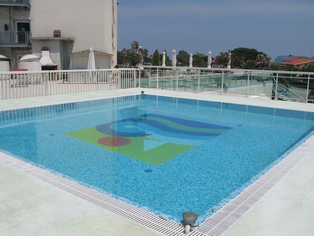 Imagen de la piscina del Hotel Miramare, MARINA DI CITTA SANT ANGELO. Foto 19