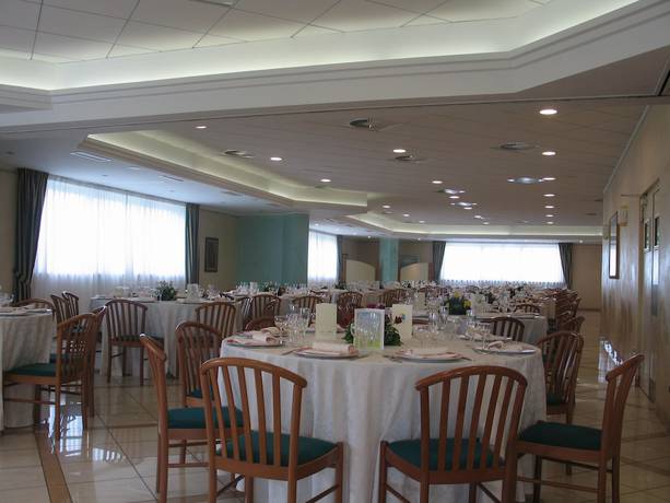 Imagen del bar/restaurante del Hotel Miramare, MARINA DI CITTA SANT ANGELO. Foto 9