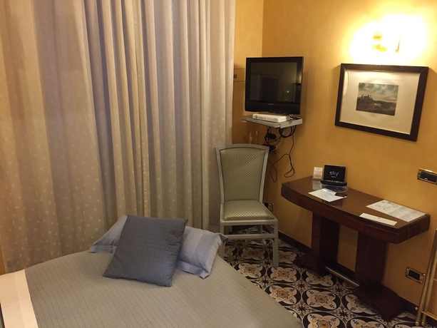 Imagen de la habitación del Hotel Miramare, Nápoles. Foto 8